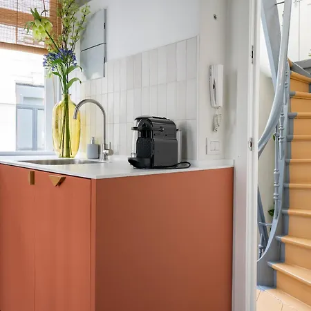 Shway - The Black Pants Appartement *