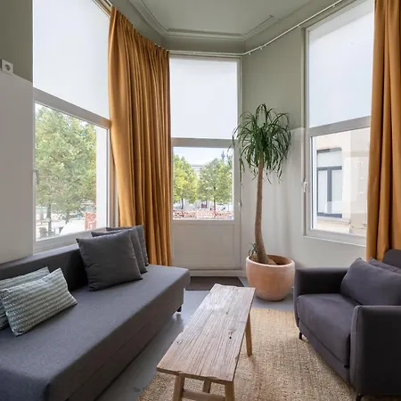 Shway - The Black Pants Appartement