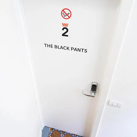 Shway - The Black Pants Antwerpen