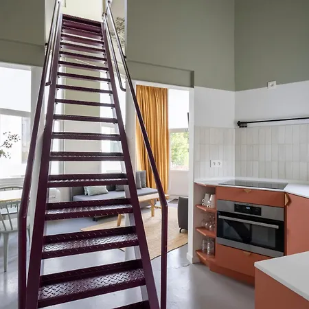 Shway - The Black Pants Appartement